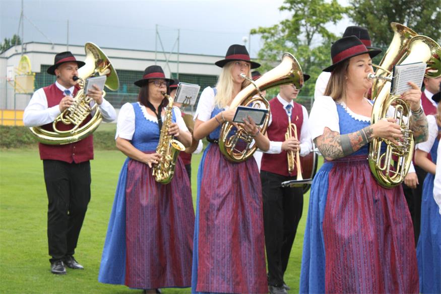 Feuchtes, aber fröhliches Fest zum 40er des Musikvereins Pilgersdorf
