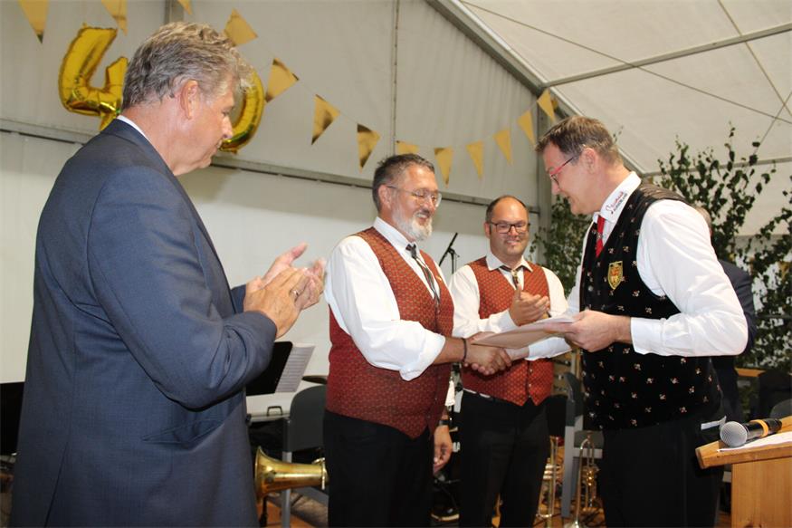 Feuchtes, aber fröhliches Fest zum 40er des Musikvereins Pilgersdorf