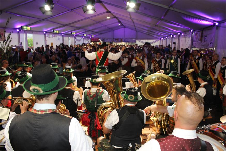 Feuchtes, aber fröhliches Fest zum 40er des Musikvereins Pilgersdorf