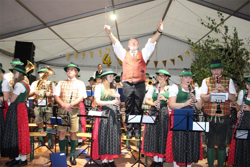Feuchtes, aber fröhliches Fest zum 40er des Musikvereins Pilgersdorf
