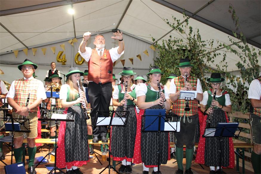 Feuchtes, aber fröhliches Fest zum 40er des Musikvereins Pilgersdorf