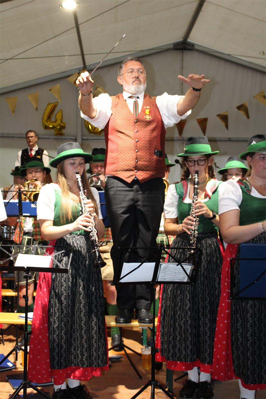 Feuchtes, aber fröhliches Fest zum 40er des Musikvereins Pilgersdorf