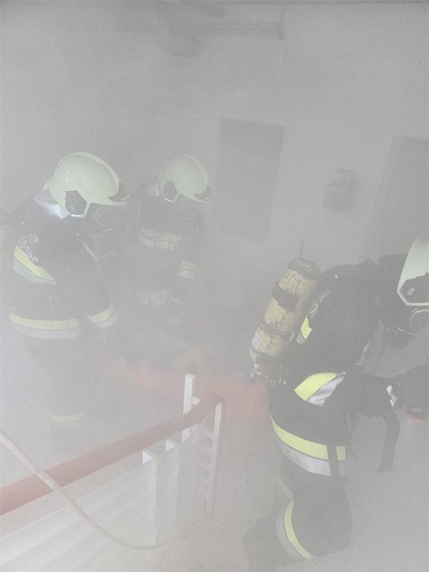 Drei Feuerwehren übten Brandeinsatz im Großwarasdorfer Schulhaus