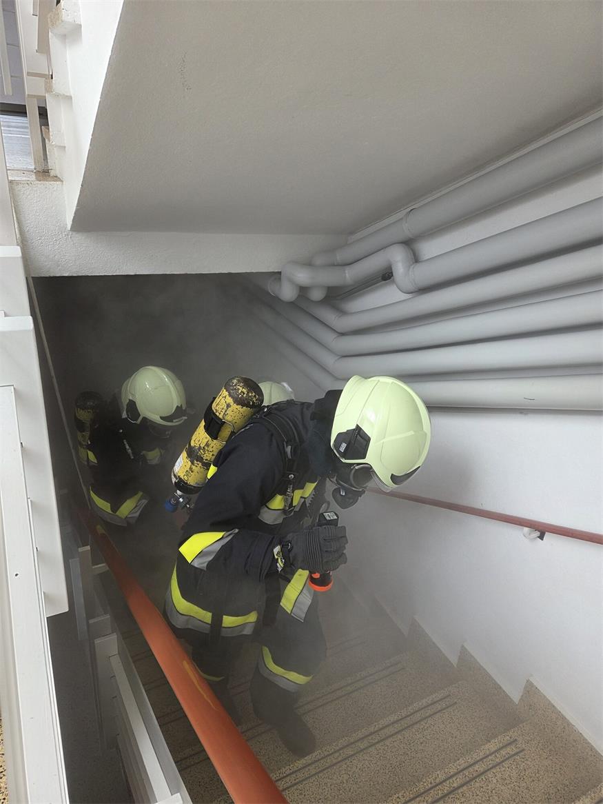 Drei Feuerwehren übten Brandeinsatz im Großwarasdorfer Schulhaus