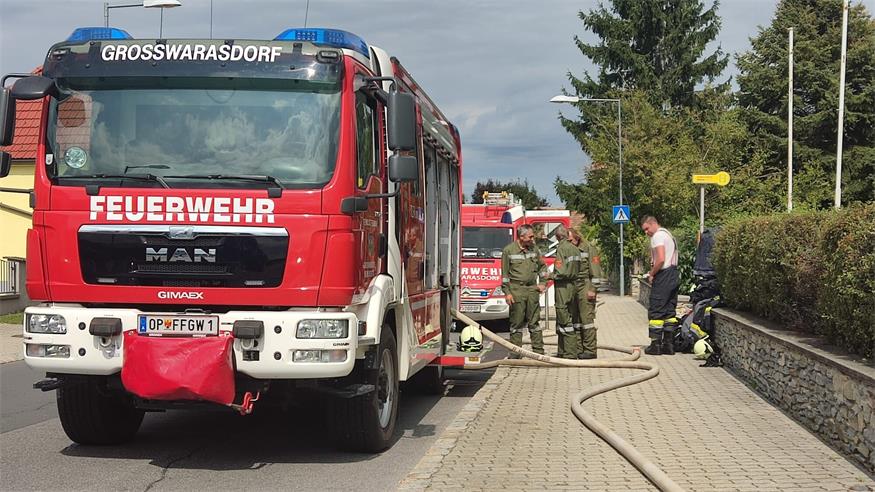 Drei Feuerwehren übten Brandeinsatz im Großwarasdorfer Schulhaus