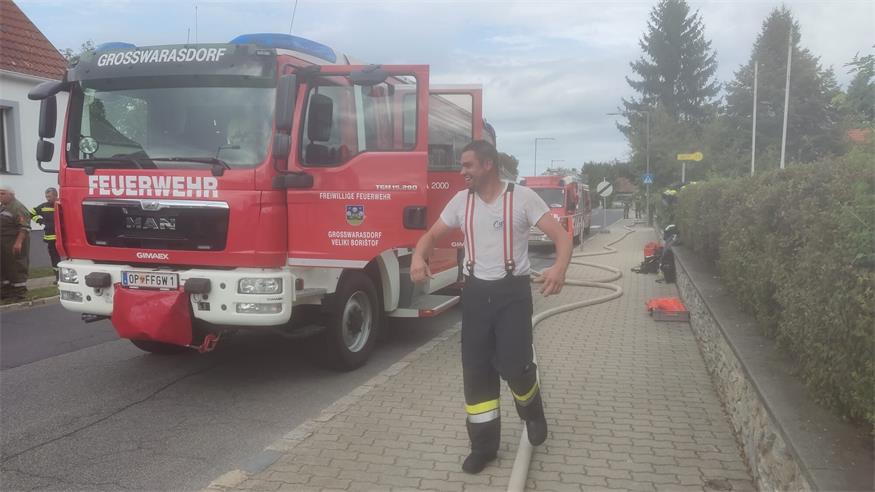 Drei Feuerwehren übten Brandeinsatz im Großwarasdorfer Schulhaus