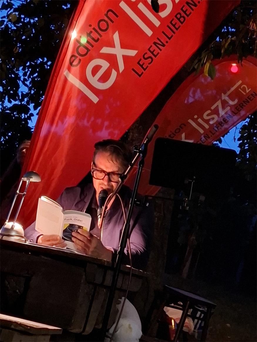 Lesen lieben, wandern und darüber reden: Bücher treffen Menschen