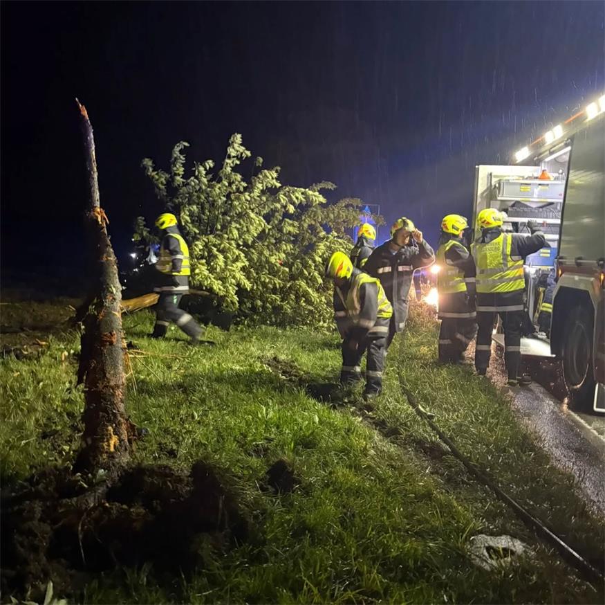 Im Regen: Auto überschlug sich