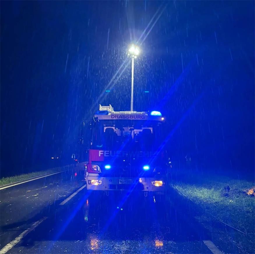 Im Regen: Auto überschlug sich