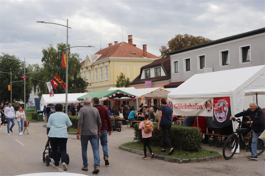 Neudörfler Dorffest: Hauptstraße verwandelte sich erneut in Festmeile
