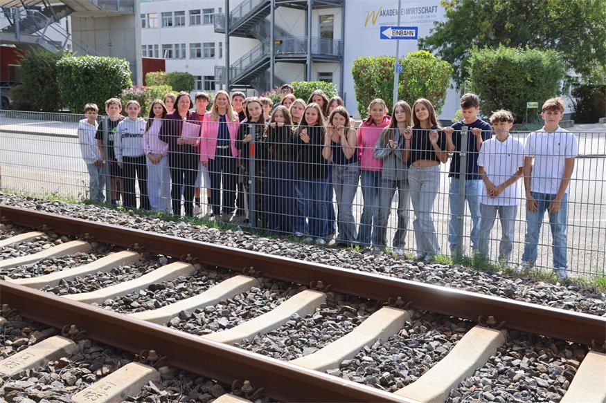 Zwischen Zug und Schule: Wenn es eng wird am Bahnsteig