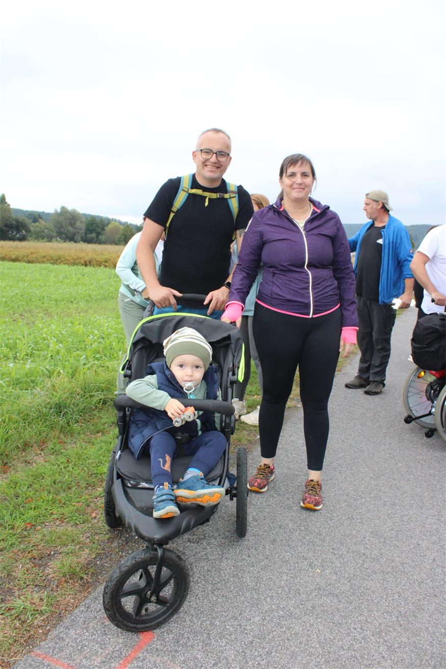 Benefizwanderung in Piringsdorf: Schritt für Schritt zum DaHuam4Kids