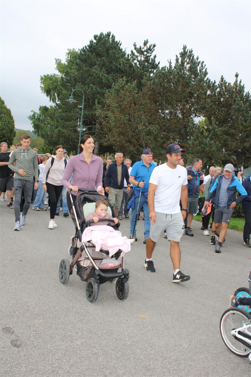 Benefizwanderung in Piringsdorf: Schritt für Schritt zum DaHuam4Kids