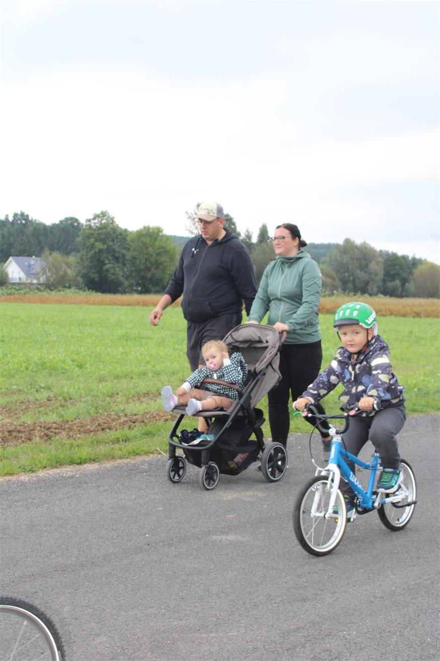 Benefizwanderung in Piringsdorf: Schritt für Schritt zum DaHuam4Kids