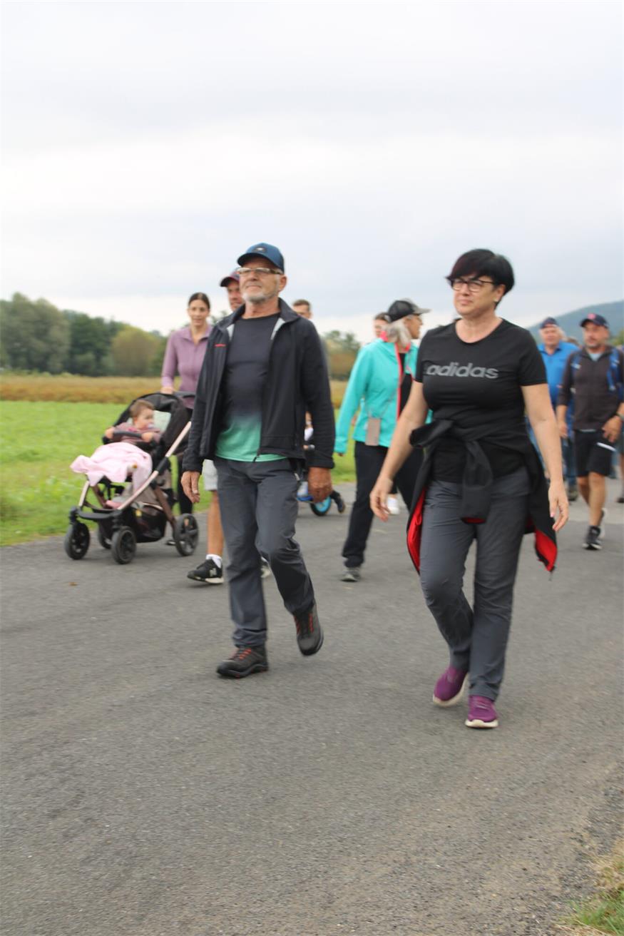 Benefizwanderung in Piringsdorf: Schritt für Schritt zum DaHuam4Kids