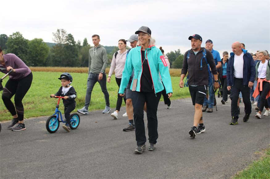 Benefizwanderung in Piringsdorf: Schritt für Schritt zum DaHuam4Kids