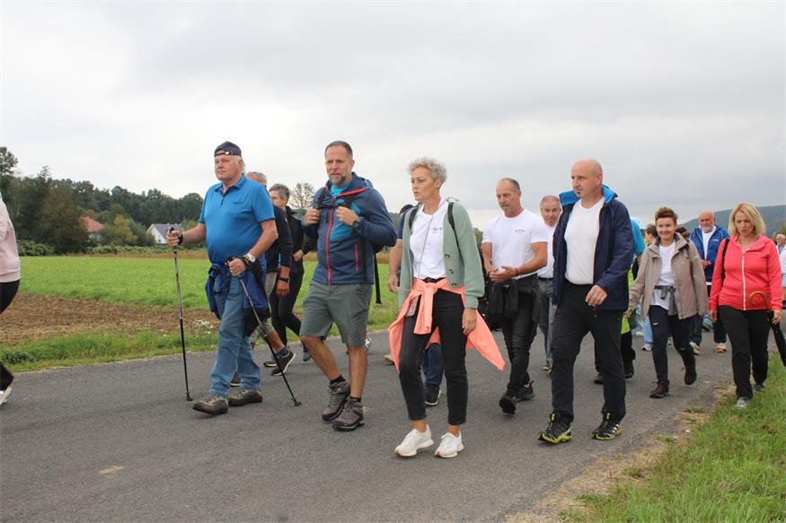 Benefizwanderung in Piringsdorf: Schritt für Schritt zum DaHuam4Kids