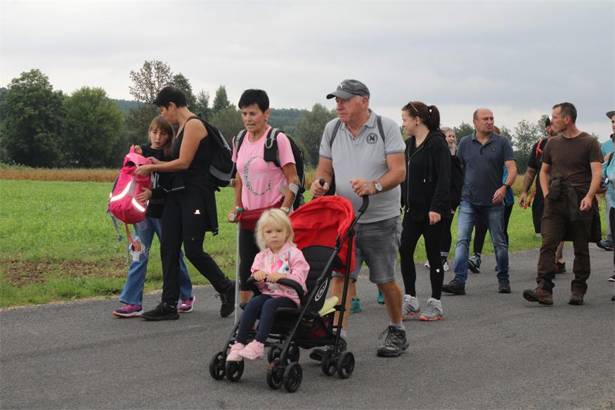 Benefizwanderung in Piringsdorf: Schritt für Schritt zum DaHuam4Kids