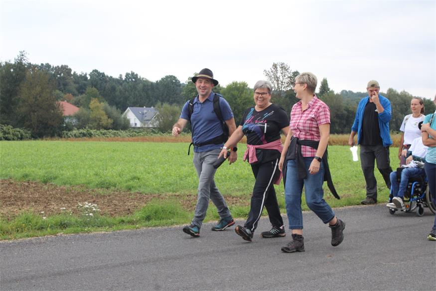 Benefizwanderung in Piringsdorf: Schritt für Schritt zum DaHuam4Kids