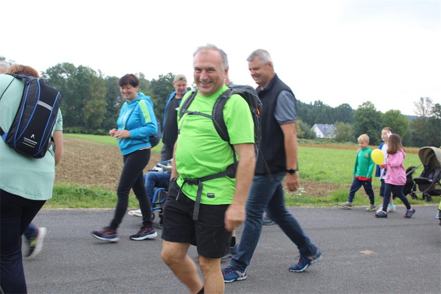 Benefizwanderung in Piringsdorf: Schritt für Schritt zum DaHuam4Kids