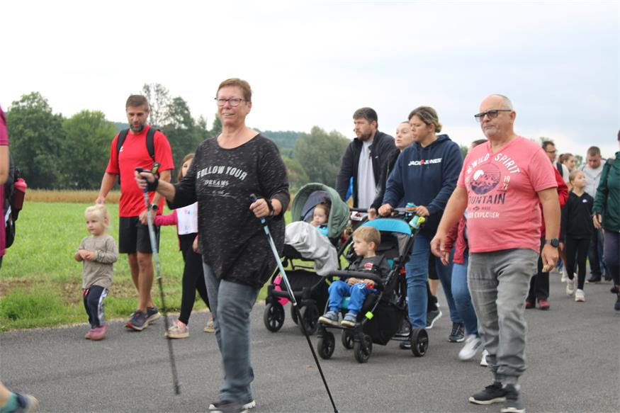 Benefizwanderung in Piringsdorf: Schritt für Schritt zum DaHuam4Kids