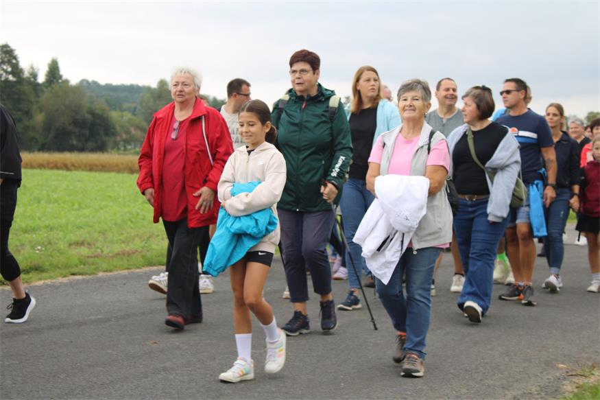 Benefizwanderung in Piringsdorf: Schritt für Schritt zum DaHuam4Kids