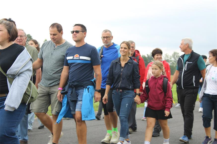 Benefizwanderung in Piringsdorf: Schritt für Schritt zum DaHuam4Kids