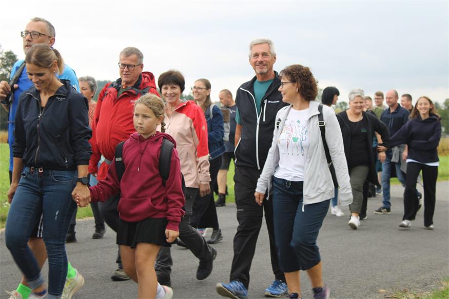 Benefizwanderung in Piringsdorf: Schritt für Schritt zum DaHuam4Kids