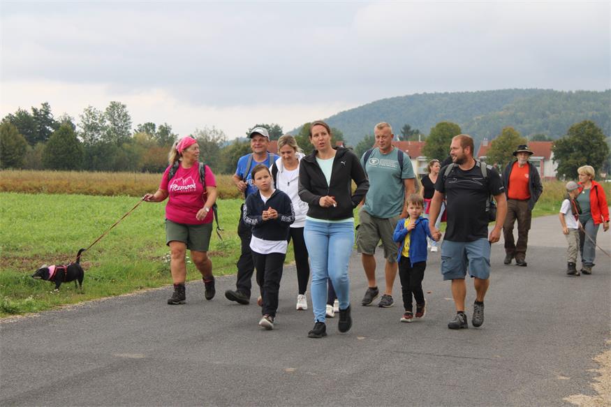 Benefizwanderung in Piringsdorf: Schritt für Schritt zum DaHuam4Kids