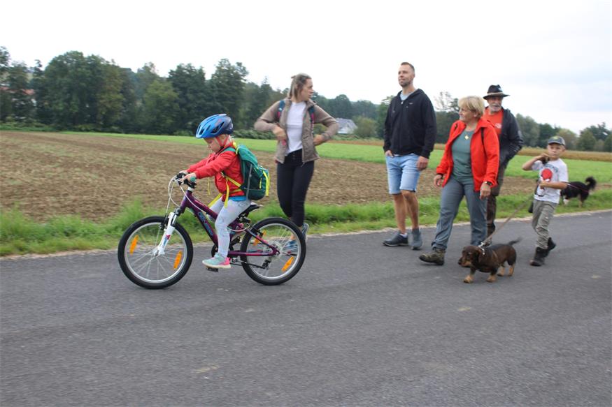 Benefizwanderung in Piringsdorf: Schritt für Schritt zum DaHuam4Kids