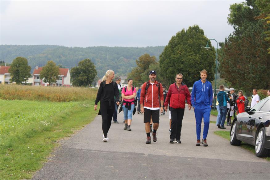 Benefizwanderung in Piringsdorf: Schritt für Schritt zum DaHuam4Kids