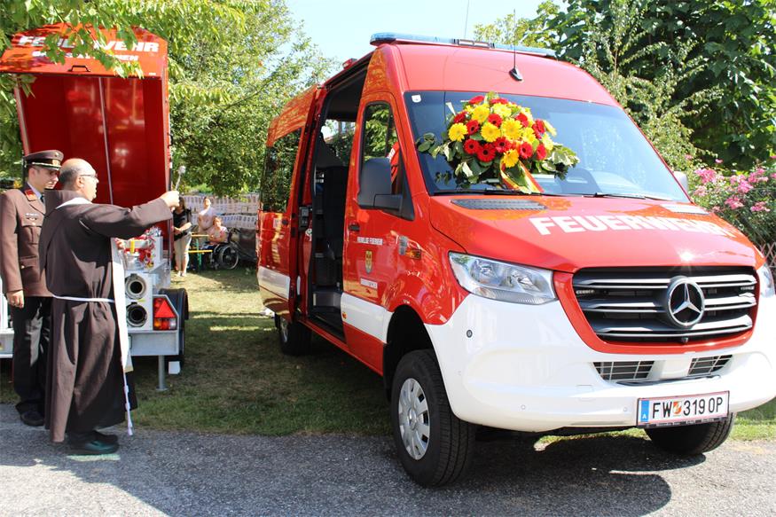 Dienstantritt für neues Fahrzeug der Feuerwehr Großmutschen