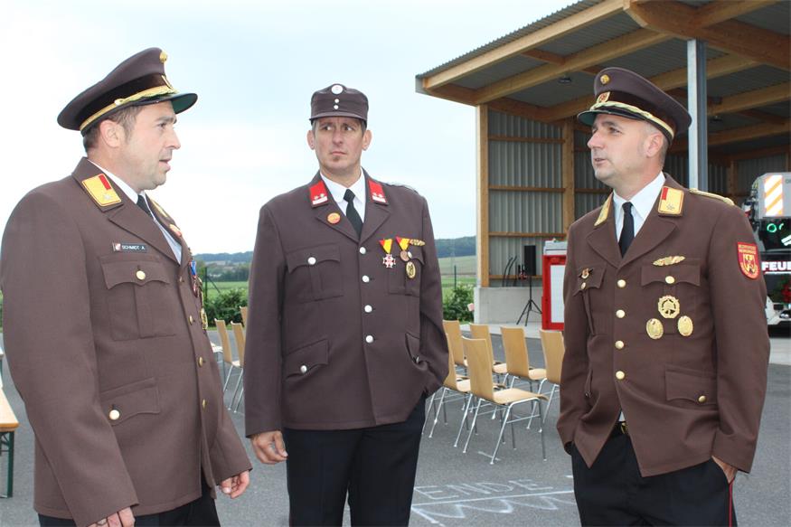 FF Oberpullendorf: Neubau und drei tonnenschwere „Kameraden“ gesegnet