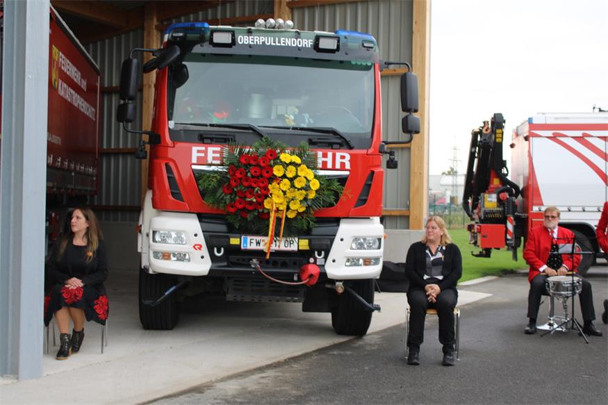 FF Oberpullendorf: Neubau und drei tonnenschwere „Kameraden“ gesegnet