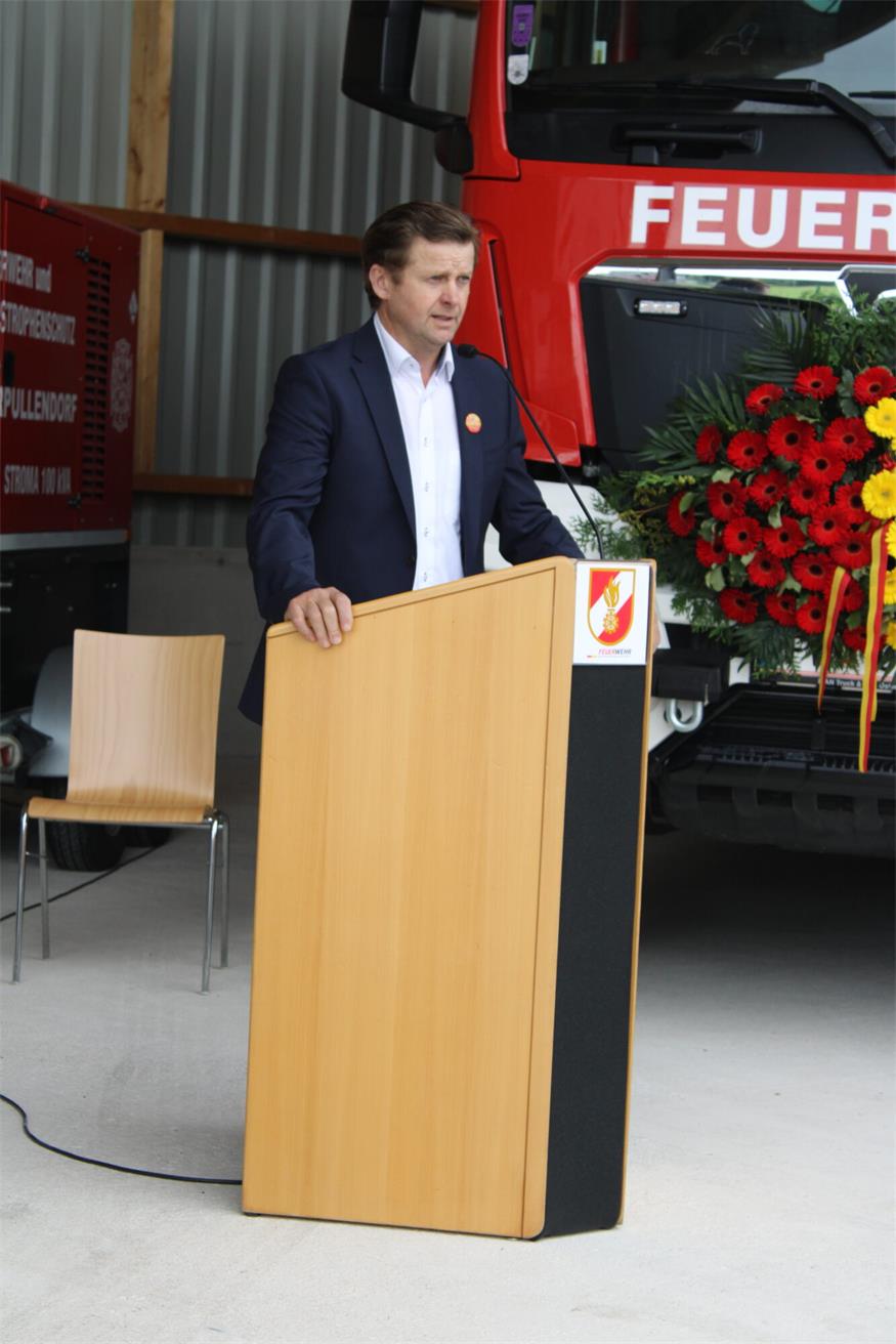 FF Oberpullendorf: Neubau und drei tonnenschwere „Kameraden“ gesegnet