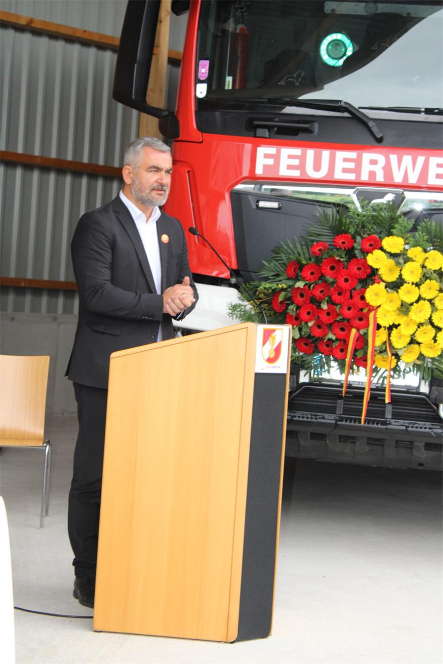 FF Oberpullendorf: Neubau und drei tonnenschwere „Kameraden“ gesegnet