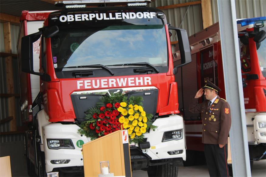 FF Oberpullendorf: Neubau und drei tonnenschwere „Kameraden“ gesegnet