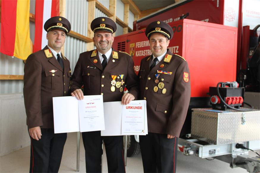 FF Oberpullendorf: Neubau und drei tonnenschwere „Kameraden“ gesegnet