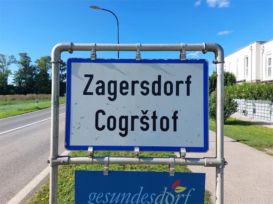 Zweisprachige Ortstafeln als starkes Symbol
