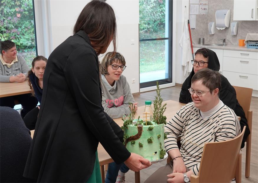 Waldquelle-Torte: Dankeschön an die Förderwerkstätte Oberpullendorf