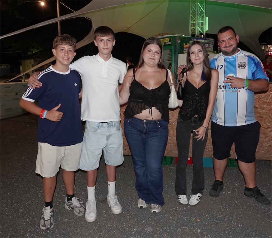 Bässe, Blech und beste Laune: Das Hosnhaara Fest rockte Weppersdorf