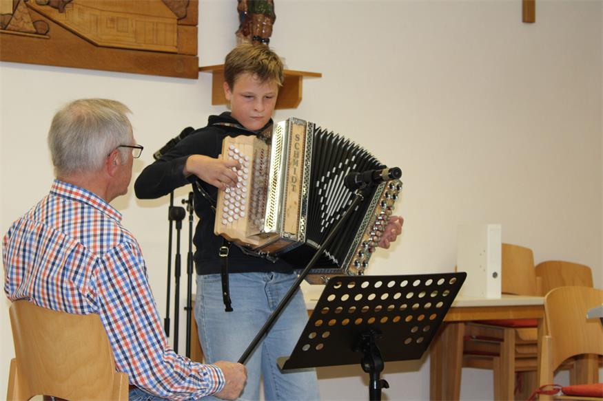 Klangvoller Heuriger mit dem Ramaza Singkreis
