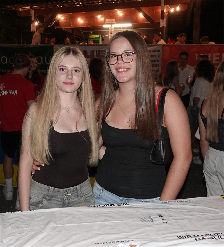 Bässe, Blech und beste Laune: Das Hosnhaara Fest rockte Weppersdorf