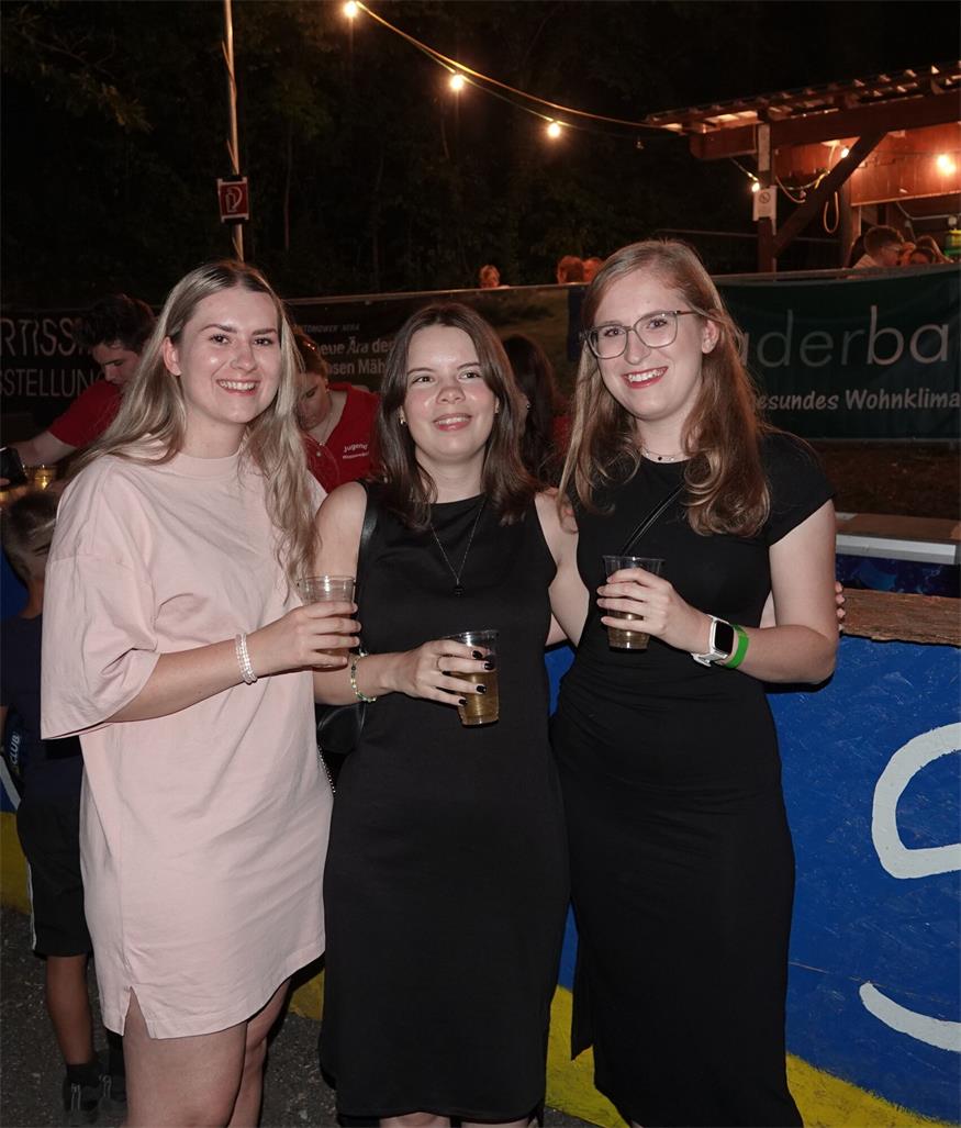 Bässe, Blech und beste Laune: Das Hosnhaara Fest rockte Weppersdorf
