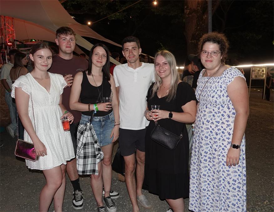 Bässe, Blech und beste Laune: Das Hosnhaara Fest rockte Weppersdorf