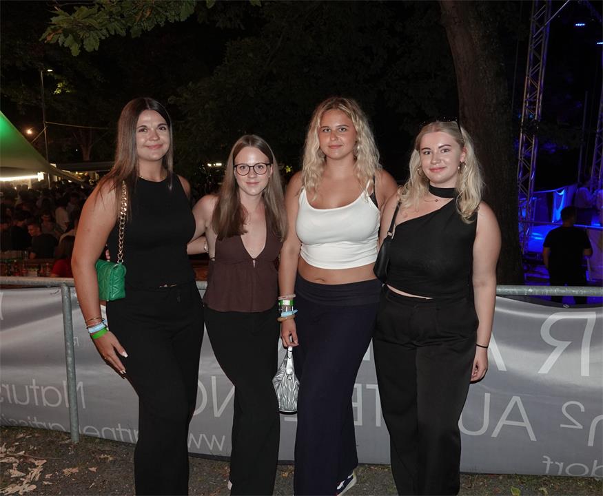 Bässe, Blech und beste Laune: Das Hosnhaara Fest rockte Weppersdorf