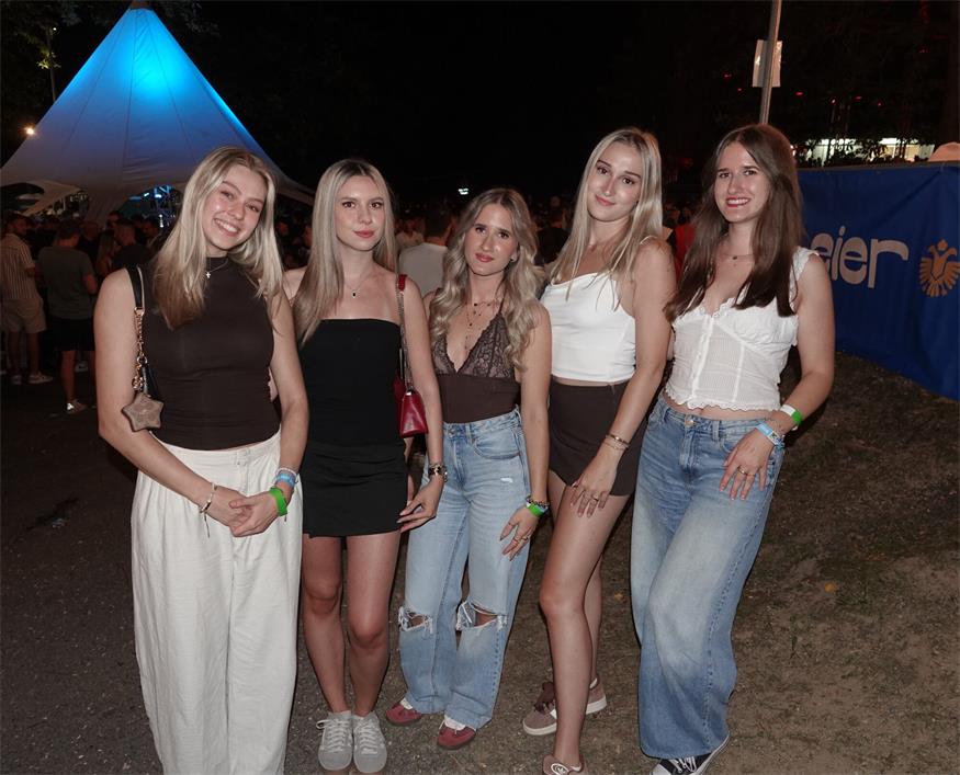 Bässe, Blech und beste Laune: Das Hosnhaara Fest rockte Weppersdorf