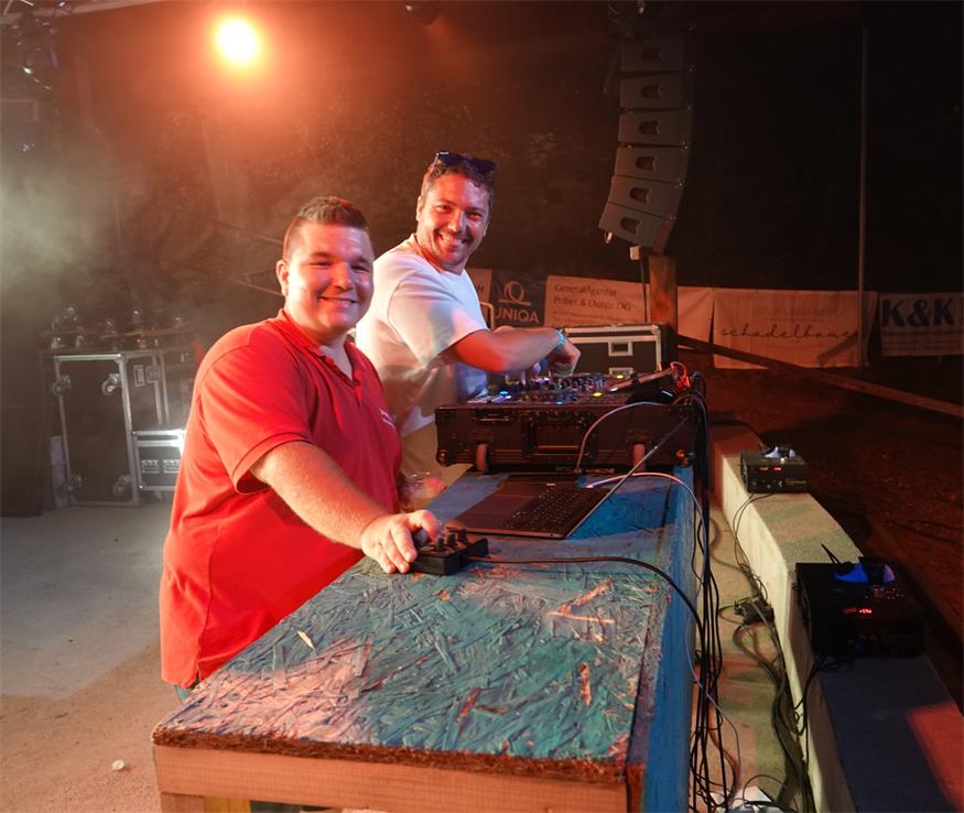 Bässe, Blech und beste Laune: Das Hosnhaara Fest rockte Weppersdorf