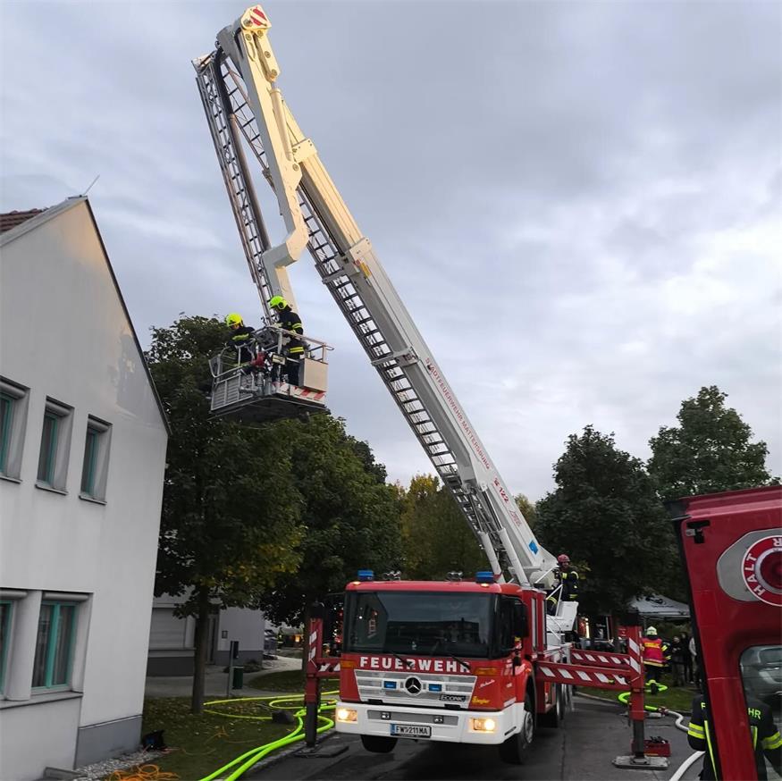 FF übten Bekämpfung eines Brandes, der sich rasch ausbreitet