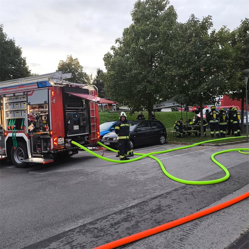 FF übten Bekämpfung eines Brandes, der sich rasch ausbreitet